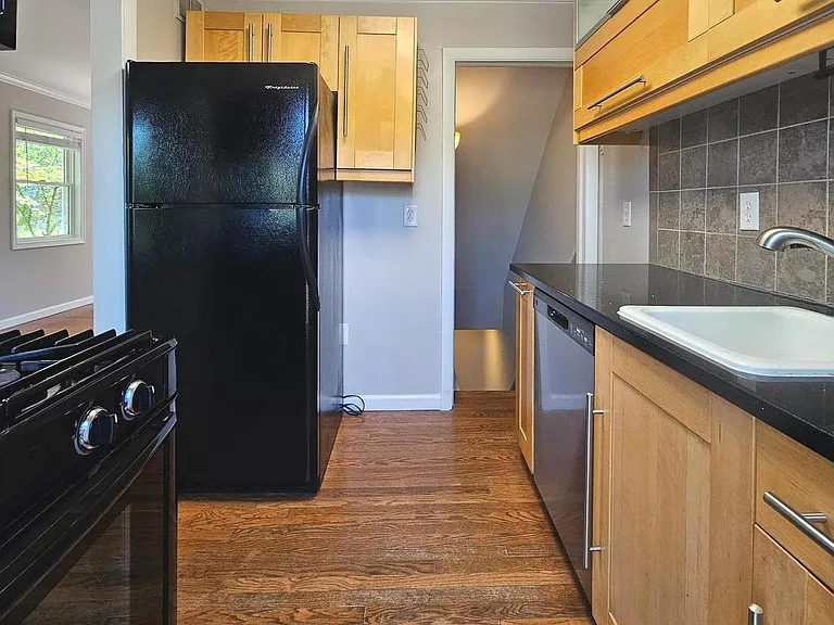 2214 Arlington Ter — Photo 11