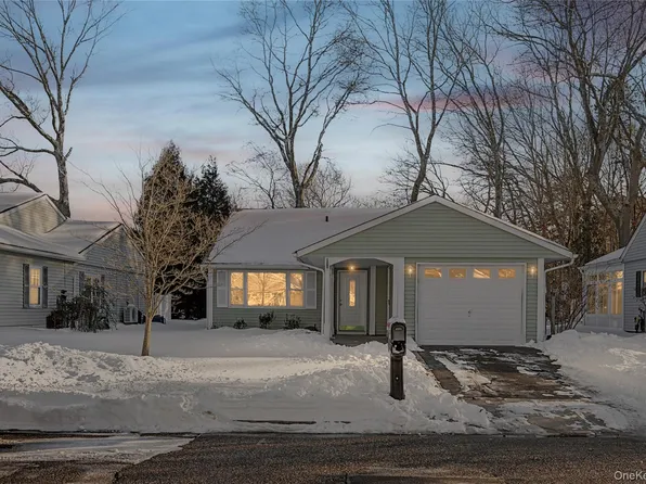 190 Edinburgh Drive, Ridge, NY 11961