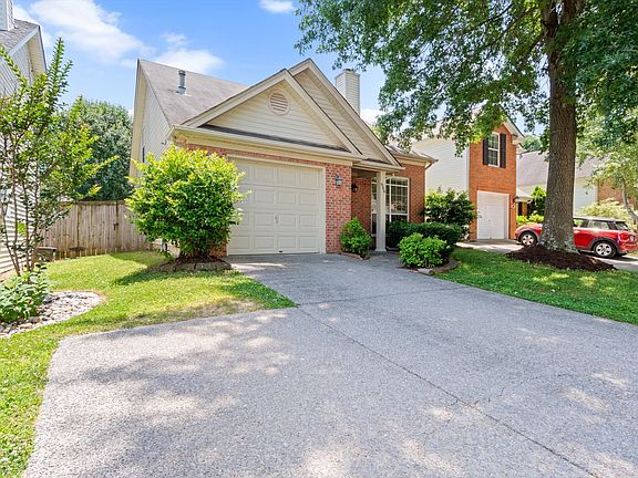 3rd image of 906 Idlewild Ct