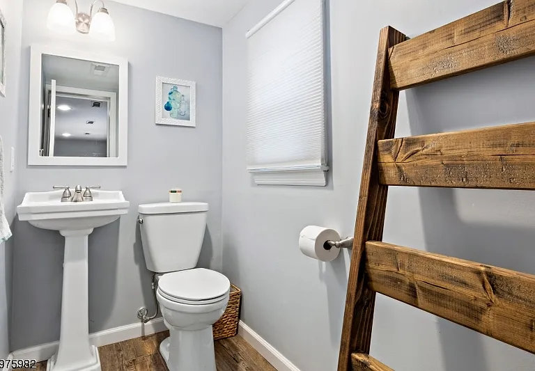 38 Molly Stark Dr — Photo 5