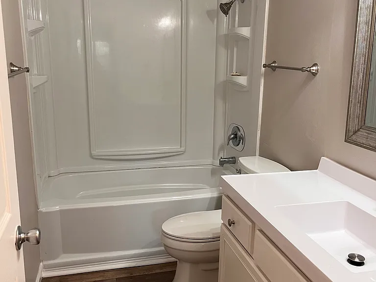 1303 Holly Ave — Photo 8