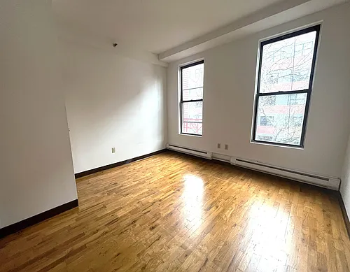 1409 Grand St Photo 1