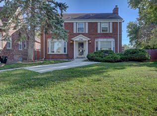 7741 S Paxton Ave, Chicago, IL 60649