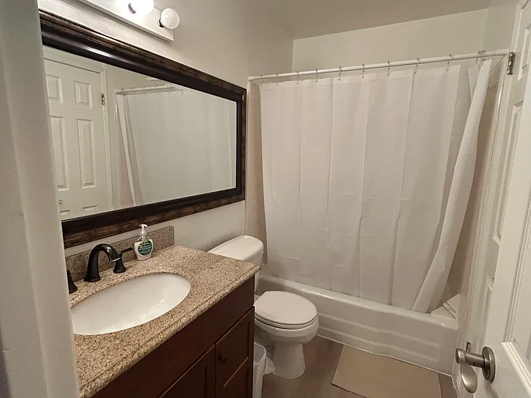 upstairs bathroom (joint/shared)