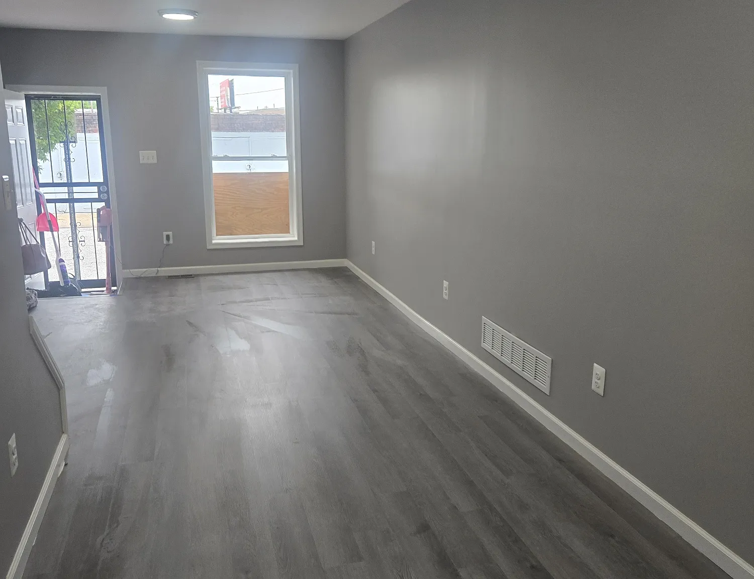 3209 Esther Pl — Photo 2
