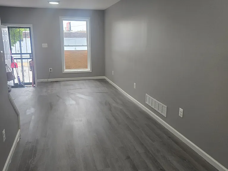 3209 Esther Pl — Photo 2