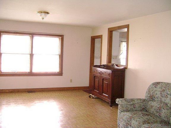 2nd image of 110 Kentucky Ave