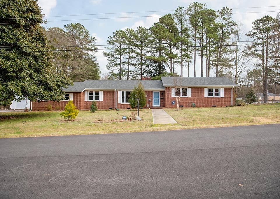 1st image of 209 W York Dr