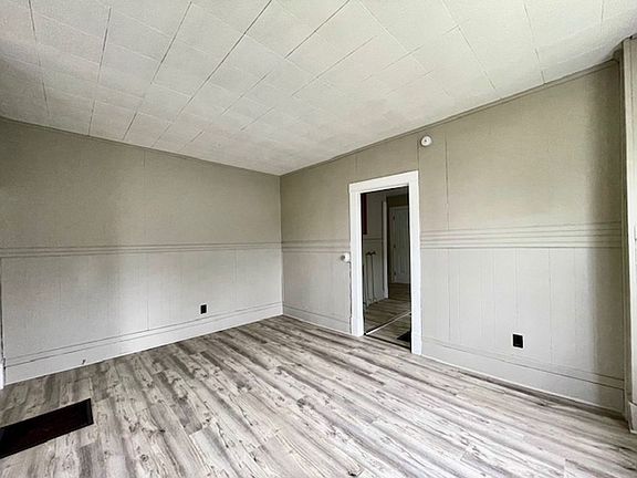 3rd image of 11 Franklin Ave