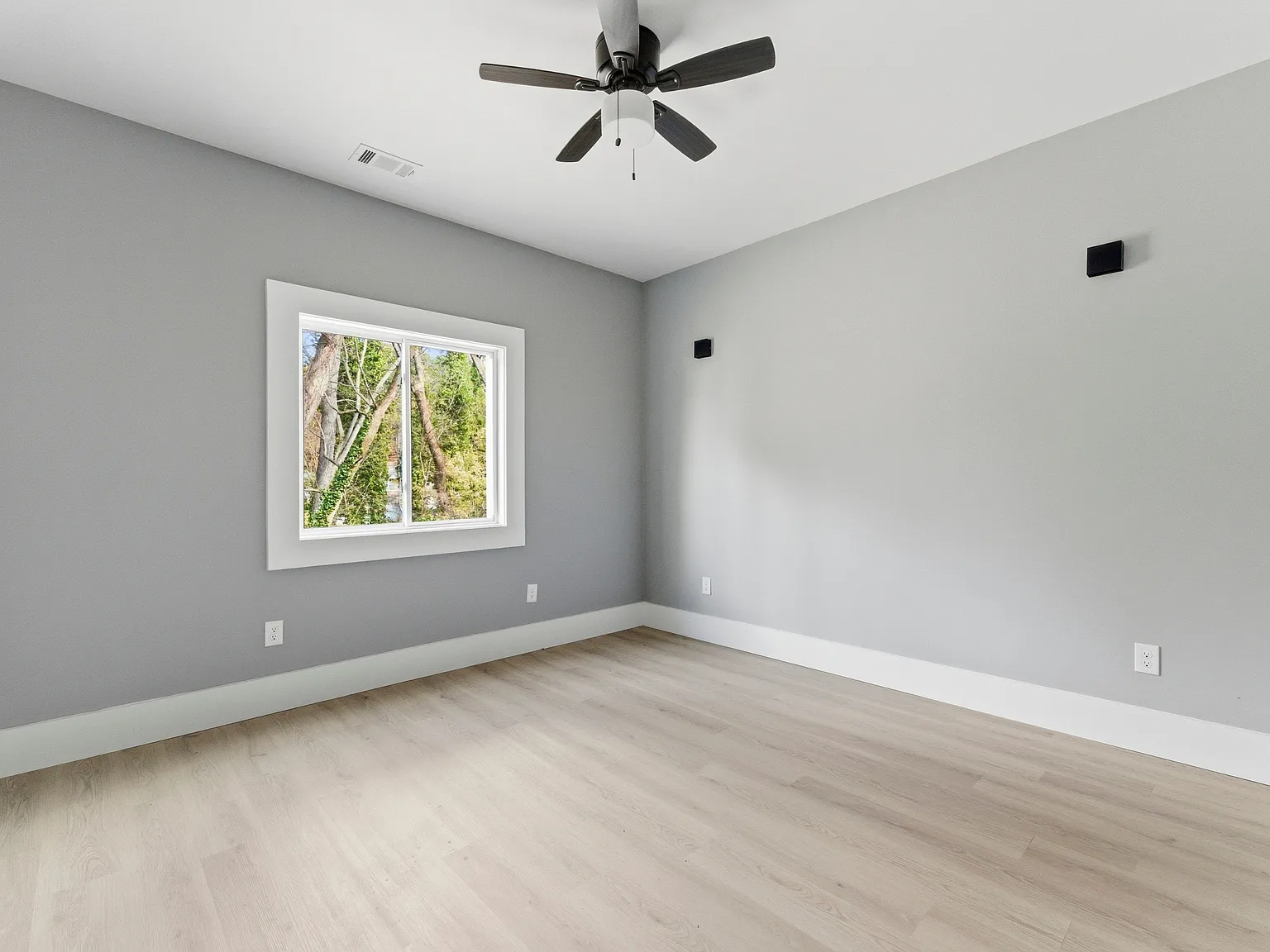 1409 NW Dr NW — Photo 3