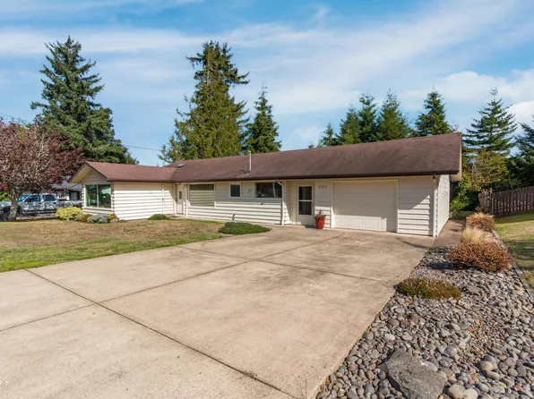 625 S Crestline Dr, Waldport, OR 97394