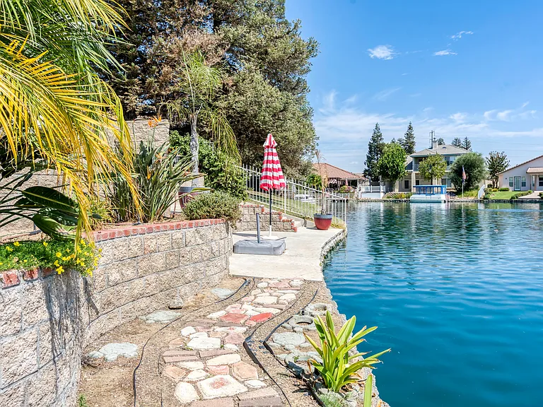 8301 Waterfield Dr — Photo 49