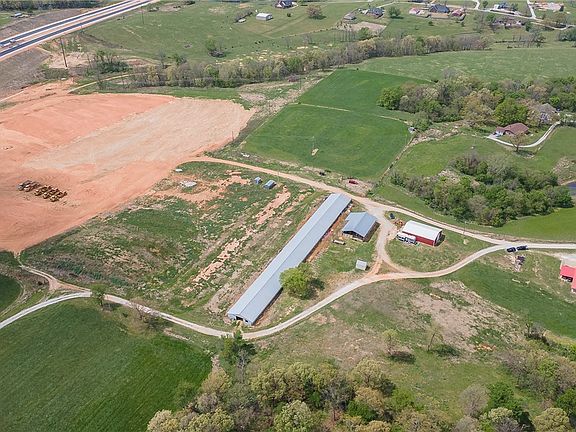 5th image of 1829 Brush Creek Rd