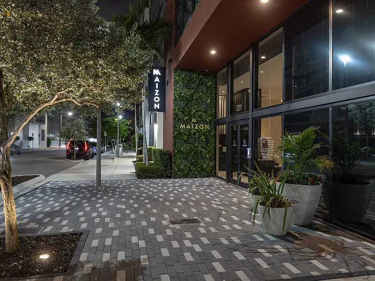 Maizon Brickell — Photo 58