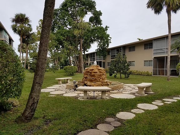 Garden view of Fountain 