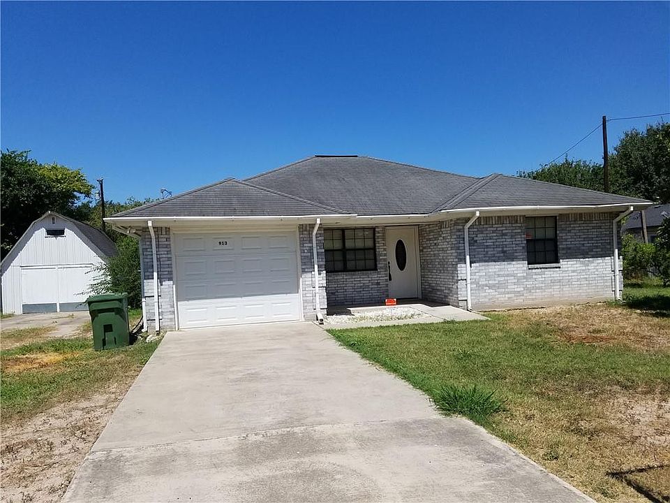 1st image of 913 Banyan St