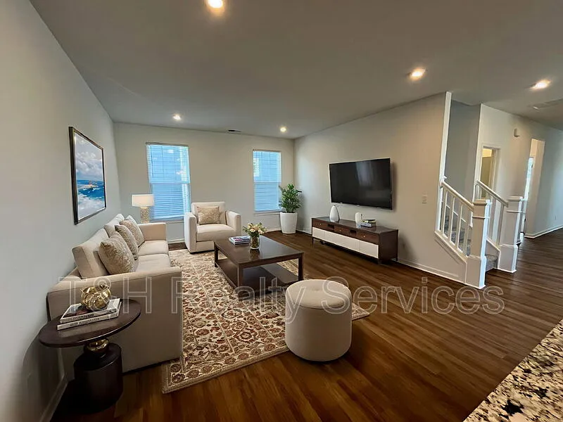 3 bed, 2.5 bath, 2200 sqft, $2,575 — Photo 4