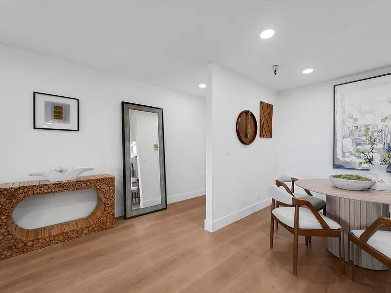2111 Latham St #307 — Photo 33