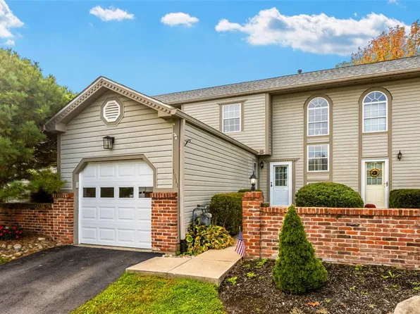 1111 Concord Dr, Lawrence, PA 15055