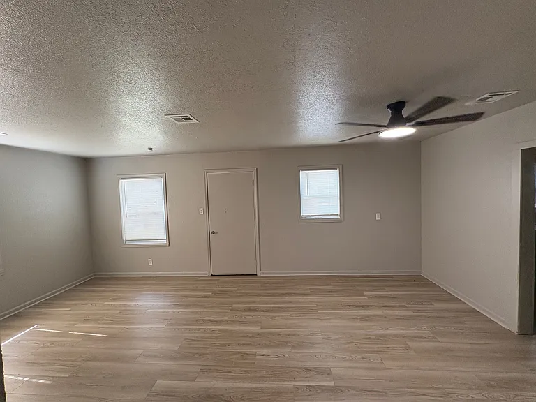 819 N Denver St — Photo 2