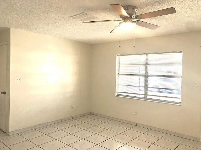 204 La Paz Dr — Photo 7