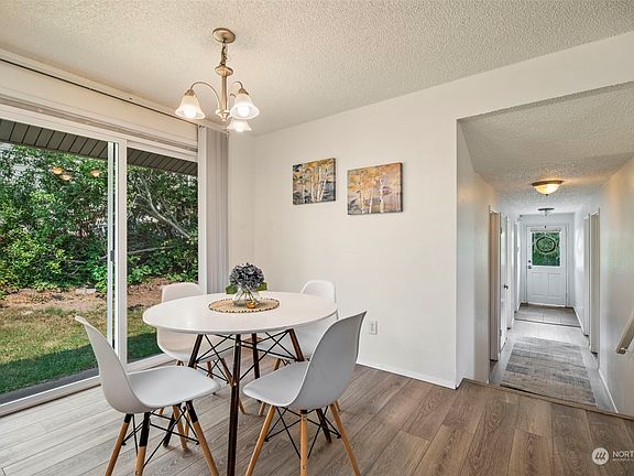 5th image of 218 Vista Del Mar Street