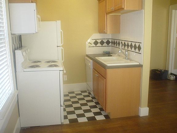 3rd image of 1547 Castle Ct APT 3