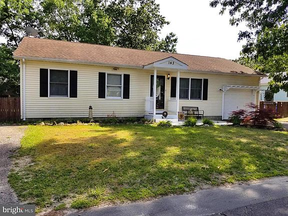 3rd image of 143 Bayberry St