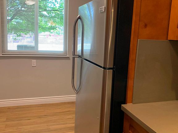 4th image of 490 E Hedding St APT 1