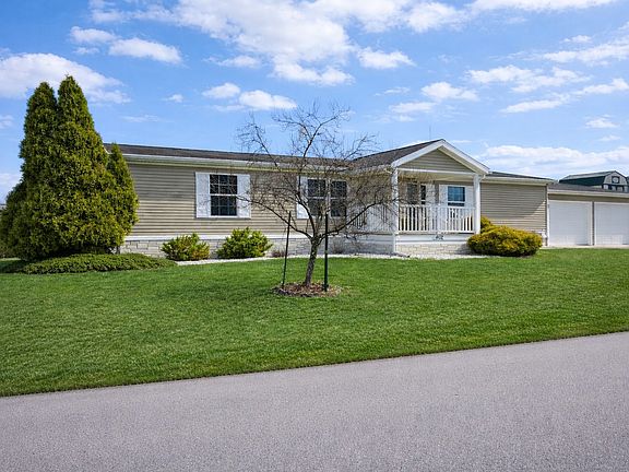 Exterior Image-1-Skyline 402I Whispering Pines