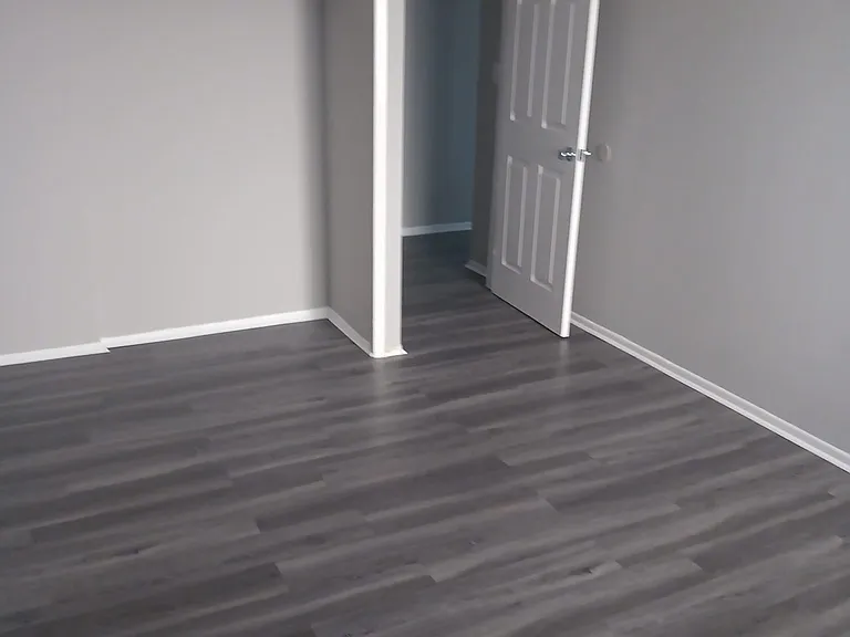 Dolphin Gardens Apartments — Photo 14