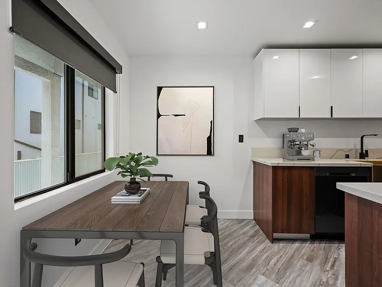 230 S Carondelet St — Photo 16