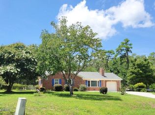 501 Oak Ln, Newport, NC 28570