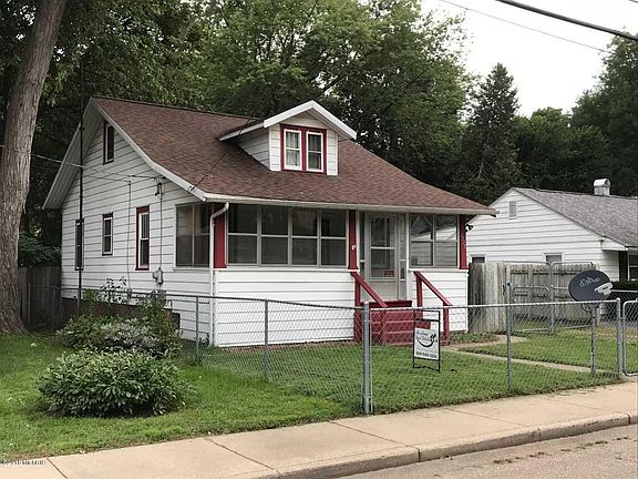 3rd image of 1227 E Alcott St