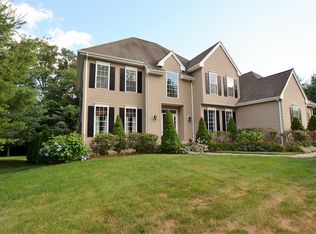 11 Fenwick Dr, Avon, CT 06001