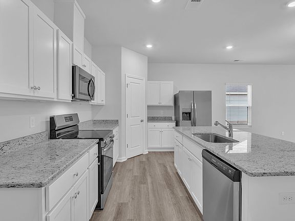 3rd image of 4885 Abbington Oaks Way SE
