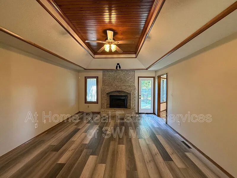 3 bed, 2.0 bath, 1655 sqft, $1,775 — Photo 2