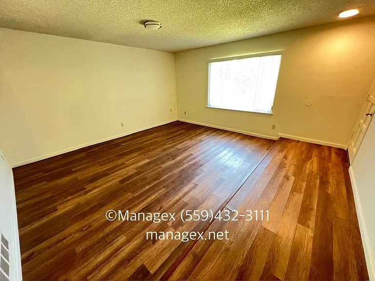 1272 W Dyer Ave — Photo 2