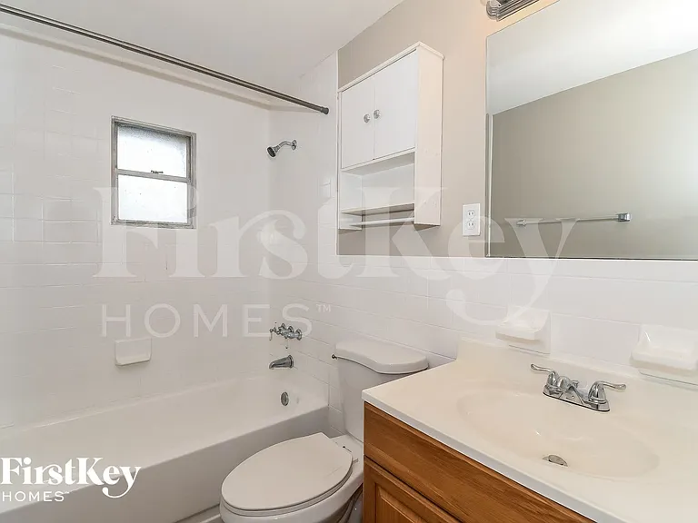 878 Westgate Dr — Photo 12