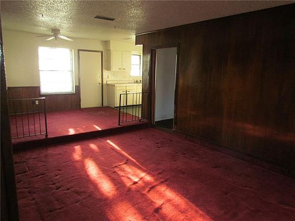 3rd image of 1205 Oak Creek Dr
