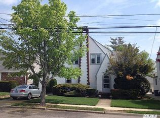 11 Durland Rd, Lynbrook, NY 11563