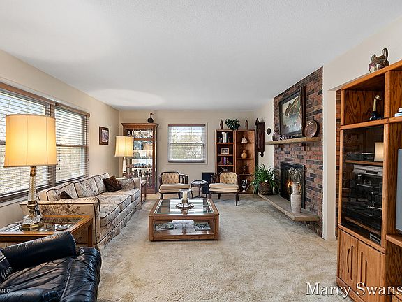 4th image of 976 Van Ess Ave NW