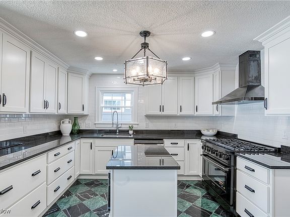 4th image of 3003 Lincoln Blvd