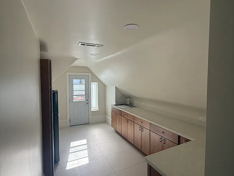 418 Central Ave #A — Photo 14