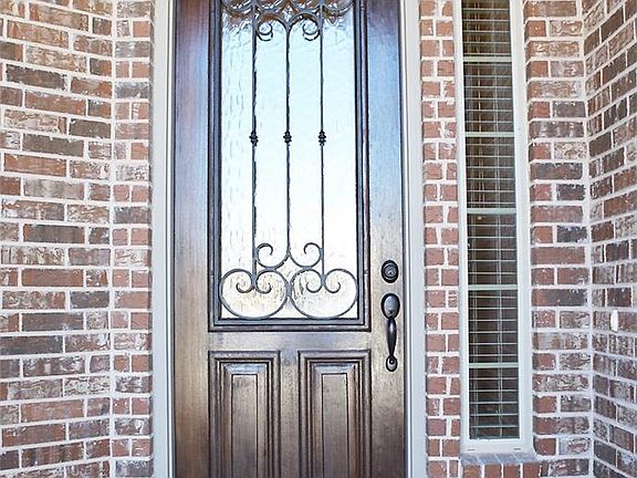 2nd image of 1020 Summer Ln