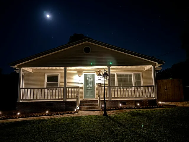 3 bed, 1338 sqft, $1,975 — Photo 2