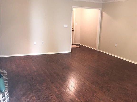 5th image of 5005 Longstreet Pl Unit 87