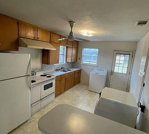 4th image of 610 W Beech St #1A
