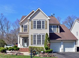 3 Farragut Ln, Old Bridge, NJ 08857