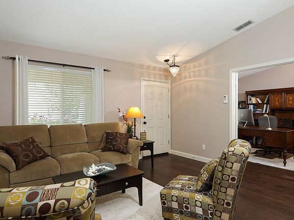 5th image of 1000 Francis Ct